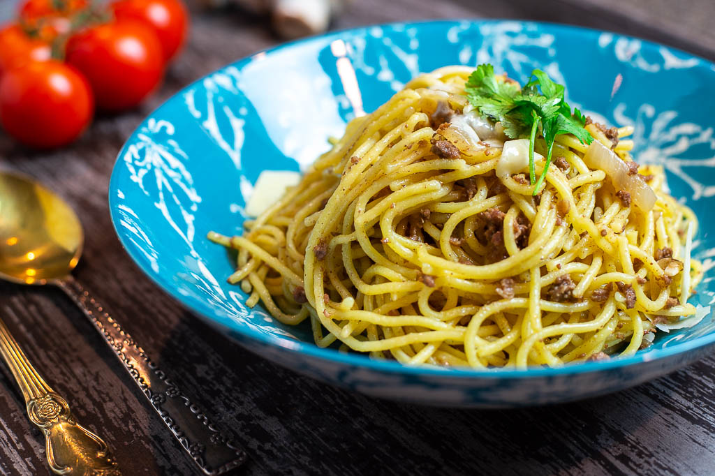 a-skillet-filled-with-pasta-and-ground-beef